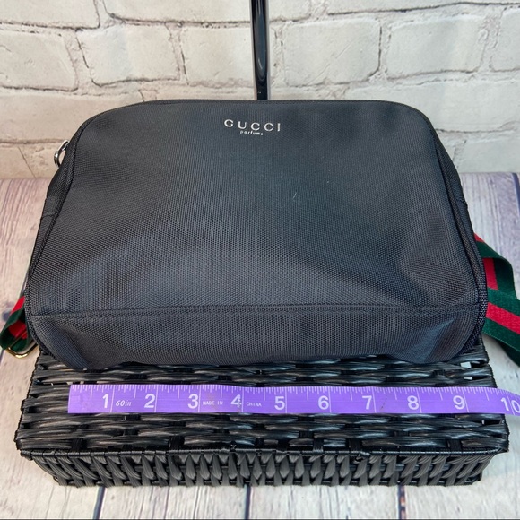 GUCCI crossbody bag from the beauty line with thick crossbody strap - Picture 10 of 12